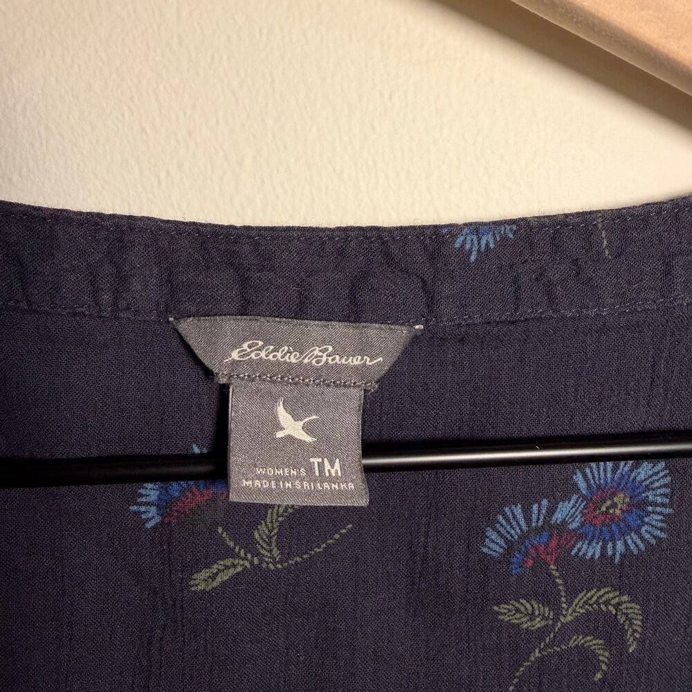 Eddie Bauer Navy Floral Sleeveless Button Front Utility Blouse M Tall Cottage - Picture 3 of 6